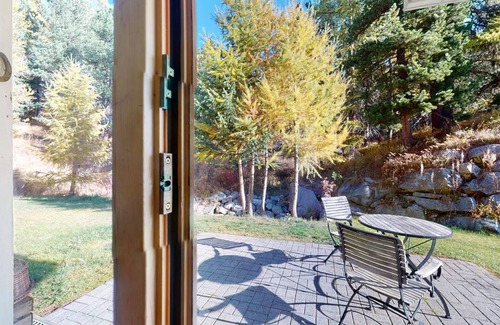 Champfer Apartment | Beautiful 2-room apartment on the raised ground floor with approx.