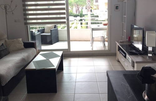 Plaine de la Brague Apartment | Beautiful 2 room apartment in Antibes in a quiet, secure residence with swimming pool.
