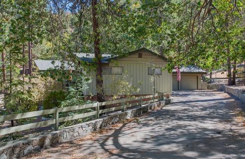 Wrightwood Cabin | Beautiful 2 Story Cabin Short Hop Away from Mountain High Ski