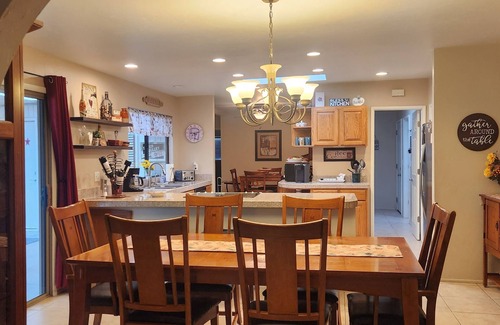 Tucson House | Beautiful 2100 sq. ft. home with 3 bedrooms and an exercise room/office!