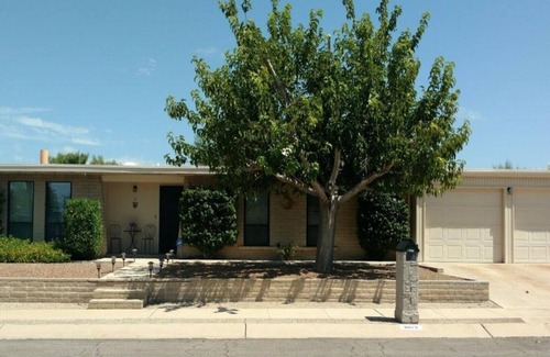 Tucson House | Beautiful 2100 sq. ft. home with 3 bedrooms and an exercise room/office!