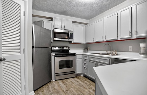 Hilton Head Condo | Beautiful 2BR/2Bath Unit - 1.5 Blocks from the Beach