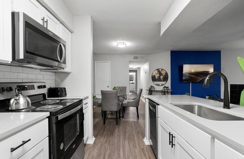 University Hills and Windsor Park Apartment | Beautiful 2BD/1BA in University Hills 9376
