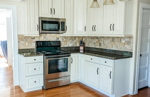 Marion House | Beautiful 2bd/2ba house in Downtown Marion minutes to Blueridge Pkwy/Lake James