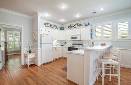 Litchfield by the Sea Villa | Beautiful 2BR 2BA Lakeside Villa with Lake Views