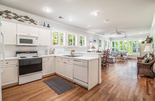 Litchfield by the Sea Villa | Beautiful 2BR 2BA Lakeside Villa with Lake Views