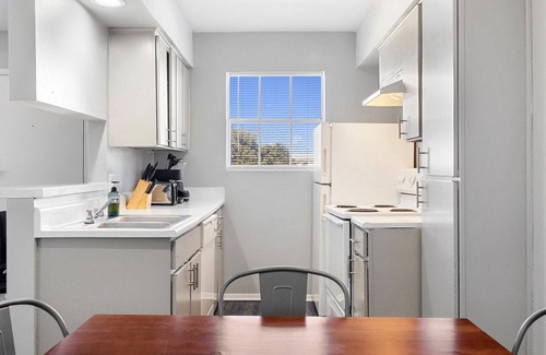 North University Apartment | Beautiful 2BR/2BA in Hydepark 5273