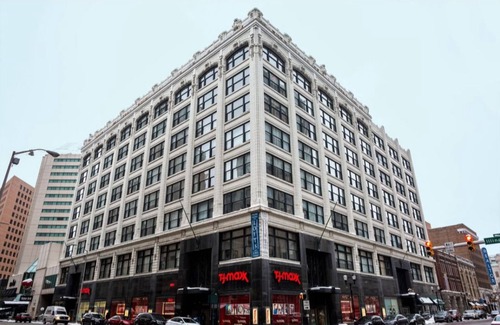 Mile Square Apartment | Beautiful 2BR 2BA In The Block by CozySuites