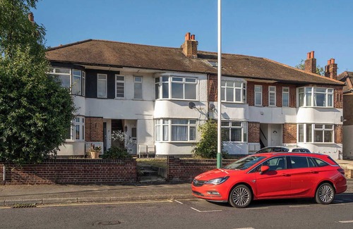 Squirrel's Heath House | Beautiful 2BR House with Private Garden