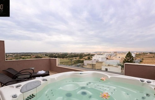 Ghaxaq Apartment | Beautiful 2BR Penthouse with private HOB TUB