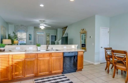 Bluffton House | BEAUTIFUL 3/2.5 Townhouse SLEEPS 6, NEXT TO DOWNTOWN BLUFFTON, Less than Hotel!