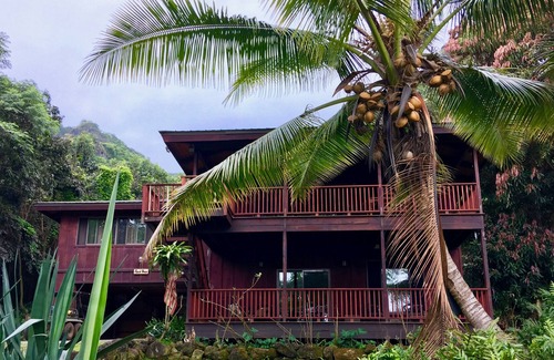 Punaluu House | Beautiful 3 Bed/3 bath Spacious Home Located in the country on the north shore