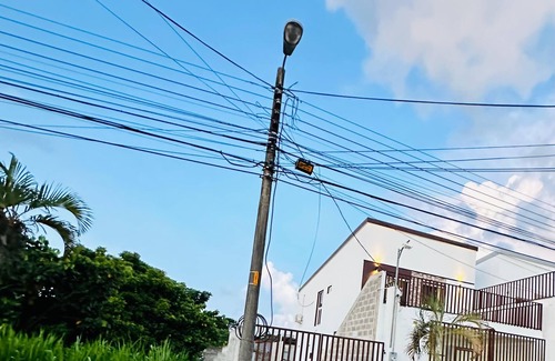Sector 3 House | Beautiful 3 Bed Townhome in Gated Community in La Ceiba with Pool, WiFi, AC