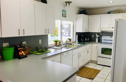Summerland Key House | Beautiful 3 bed 2 bath deep water canal front home