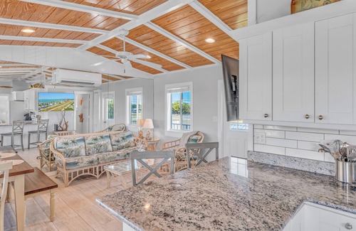 Summerland Key House | Beautiful 3 Bedroom Canal Front Home Located On A Private Airstrip