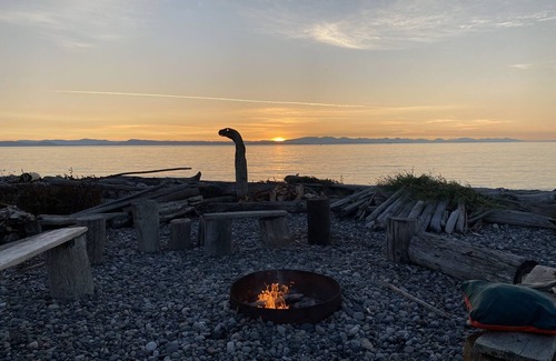 Point Roberts Cottage | Beautiful 3-Bedroom Seaside Cottage - Located on scenic Freeman Beach