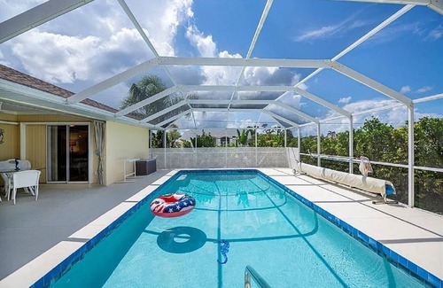 Broadmoor House | Beautiful 3-bedroom Pool home on Canal in wonderful Rotonda West, Close to Beach