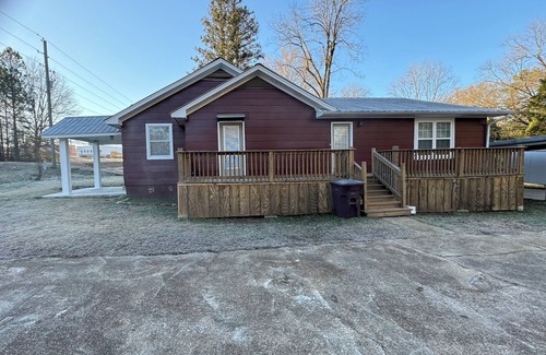 Ackerman House | Beautiful 3-bedroom 2-bath home in Ackerman. Washer & dryer, WiFi, & lots more!