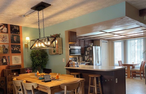 Abbott Loop House | Beautiful 3 bedroom/2 story in heart of Anchorage!
