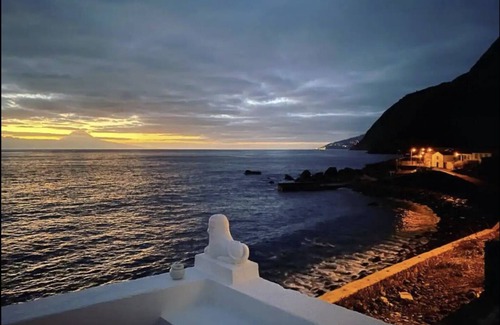 Santo Antao House | Beautiful 3 bedroom & 3 bathrooms House with Sea view in São Jorge, Açores