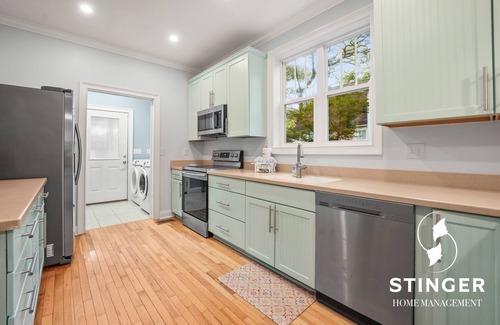 Beaufort House | Beautiful 3 bedroom 3 bath home close to downtown and the Spanish Moss Trail.