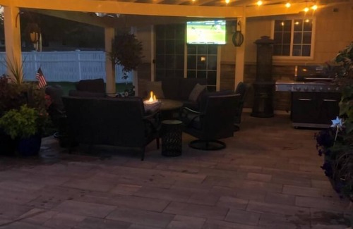 Ashwaubenon House | Beautiful 3 bedroom, 3 bathroom home just a short walk to Lambeau Field.