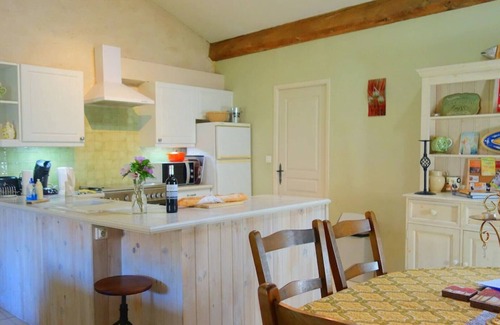 Mirepoix House | Beautiful 3 bedroom barn in large private gardens, with heated swimming pool