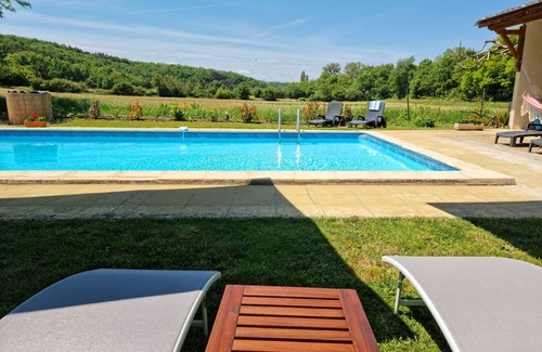 Mirepoix House | Beautiful 3 bedroom barn in large private gardens, with heated swimming pool