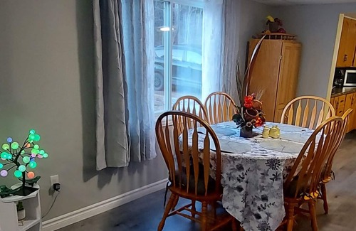 Eastport House | Beautiful 3 Bedroom Home close to beach and hiking trails.