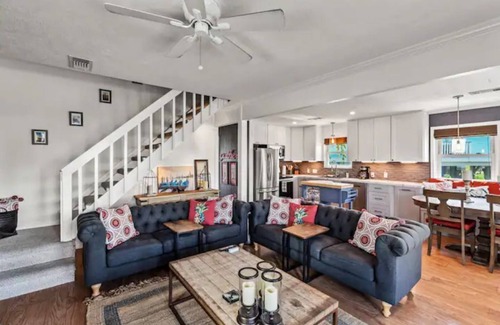 Isla Del Sol House | Beautiful 3-bedroom home on the Canal with patio.