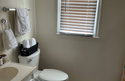 Laurel House | Beautiful 3-bedroom house with WiFi, AC
