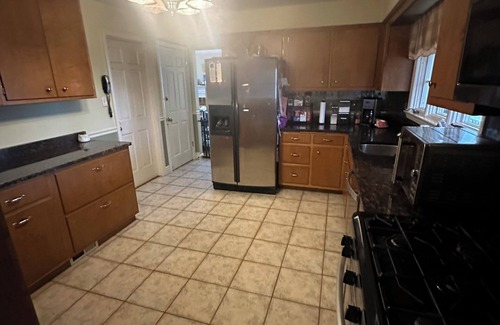 Oakmont House | Beautiful 3-bedroom house with WiFi, AC in fantastic Oakmont