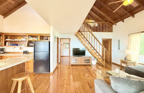 Antoneys Cay Cottage | Beautiful 3-bedroom Island Home in West Bay with an Ocean View and a Pool