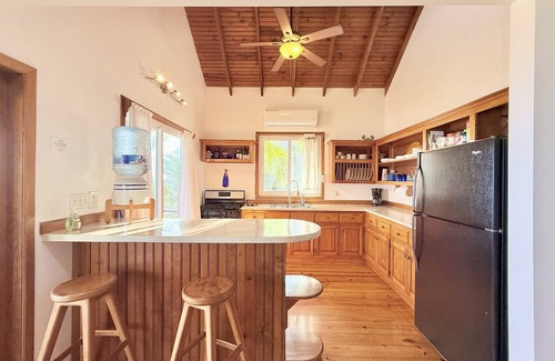 Antoneys Cay Cottage | Beautiful 3-bedroom Island Home in West Bay with an Ocean View and a Pool