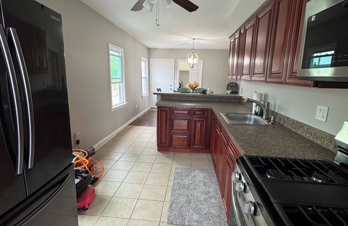 Ocean Gate Apartment | Beautiful 3 Bedroom, 1 Bath, 2nd Floor, 2 blocks from Ocean Gate Beach