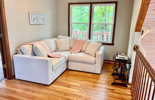 Scottsville House | Beautiful 3-bedroom lake house with view, direct dock access, game room and more