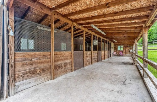 Dennis House | Beautiful 3 br 3 bath home with pool just minutes from Fort Worth