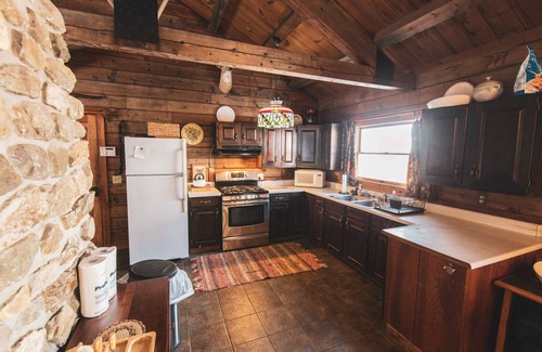 Lyman House | Beautiful 3bd + Loft Log Cabin in Lakeside All Inclusive Resort