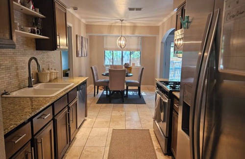 Mesa Park House | Beautiful 3BR Home/Minutes from the Domain/Near Q2 Stadium/Pet Friendly