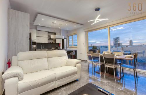 Gzira Apartment | Beautiful 3BR Triplex penthouse with Hot-Tub by 360 Estates