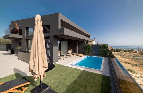 Vathianos Kampos Villa | Beautiful 4-Bed Villa Ria in Vathianos Kampos