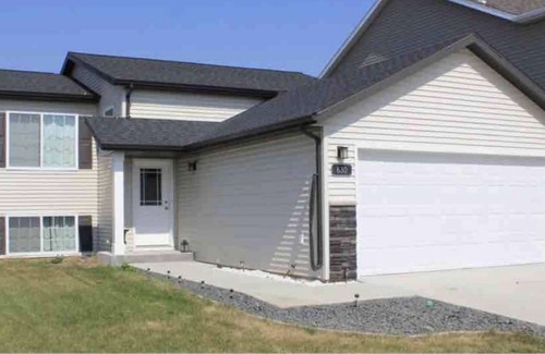Fargo House | Beautiful 4 bdrm/2 bath
