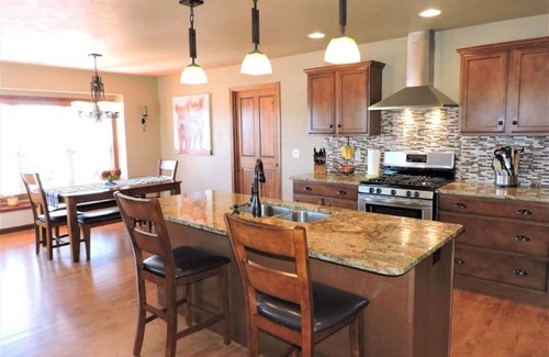 Butte Des Morts House | BEAUTIFUL 4 BED/3 BATH HOME MINUTES FROM EAA