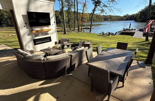 Jacksons' Gap House | Beautiful 4-bedroom Lakefront Retreat Located in Peaceful Cove at Lake Martin!