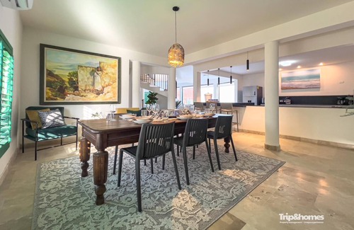 Colina del Sol House | Beautiful 4-bedroom 4-Bathroom home with WiFi, AC one block from sea