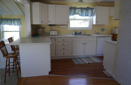 Waterford House | BEAUTIFUL 4 BEDROOM BEACH HOUSE! nCentral AC! 1 Min walk to Private beach!