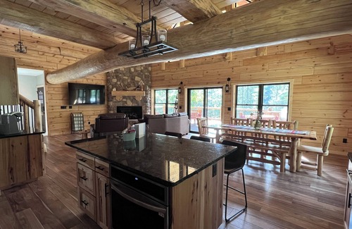 Tomahawk Cabin | Beautiful 4-bedroom cabin in Tomahawk, Wi