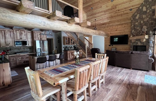 Tomahawk Cabin | Beautiful 4-bedroom cabin in Tomahawk, Wi