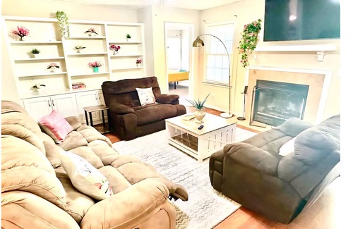 Columbus House | Beautiful 4-bedroom house in lovely Columbus