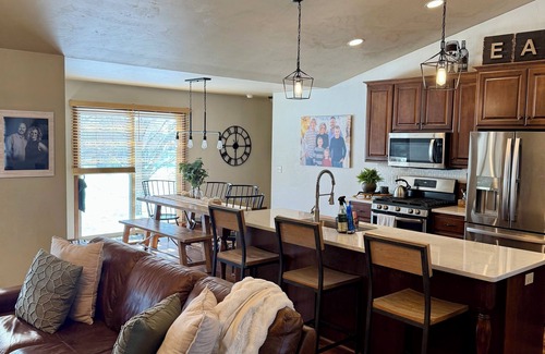 De Pere House | Beautiful 4 bedroom house located in West Depere. Just 7 miles from Lambeau!